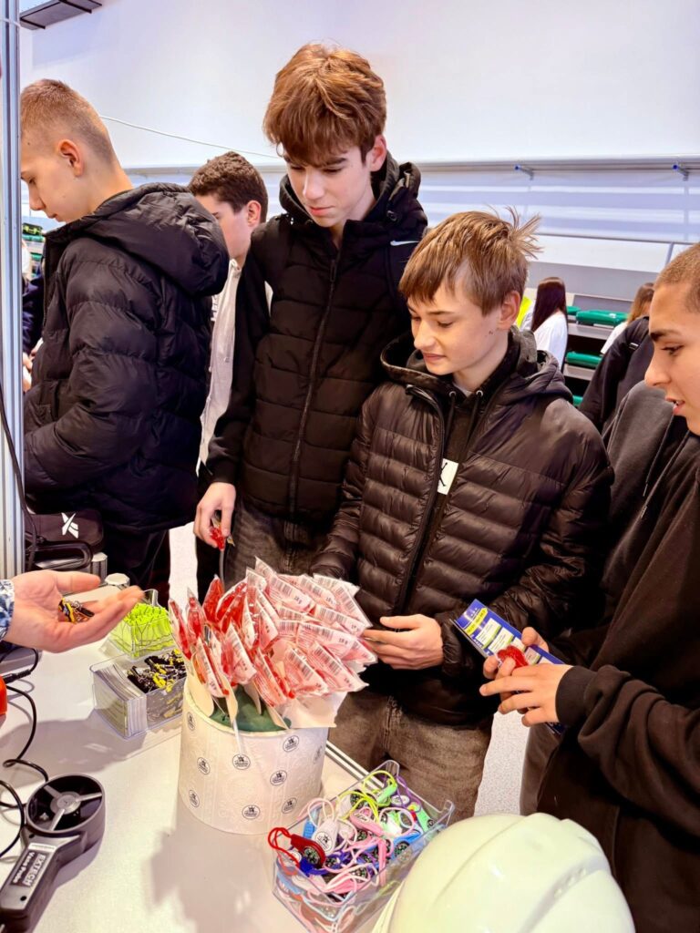 Inspirujące spotkania z przyszłością - Dzień Otwarty i Targi Edukacyjne 9 Inspirujące spotkania z przyszłością - Dzień Otwarty i Targi Edukacyjne 9