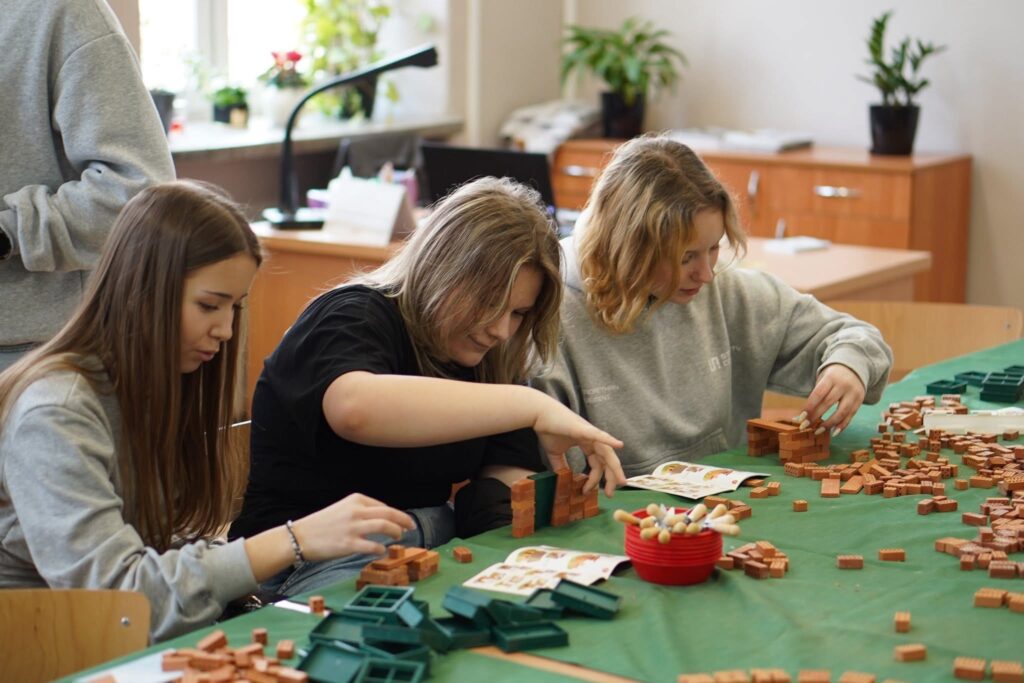 Inspirujące spotkania z przyszłością - Dzień Otwarty i Targi Edukacyjne 87