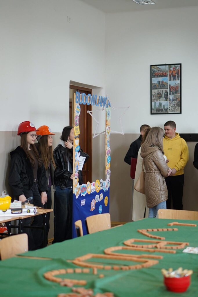 Inspirujące spotkania z przyszłością - Dzień Otwarty i Targi Edukacyjne 85