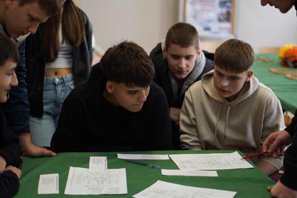 Inspirujące spotkania z przyszłością - Dzień Otwarty i Targi Edukacyjne 84