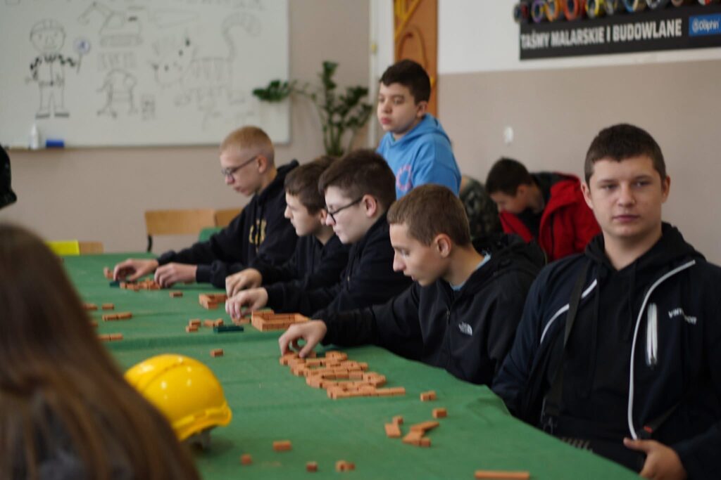 Inspirujące spotkania z przyszłością - Dzień Otwarty i Targi Edukacyjne 81