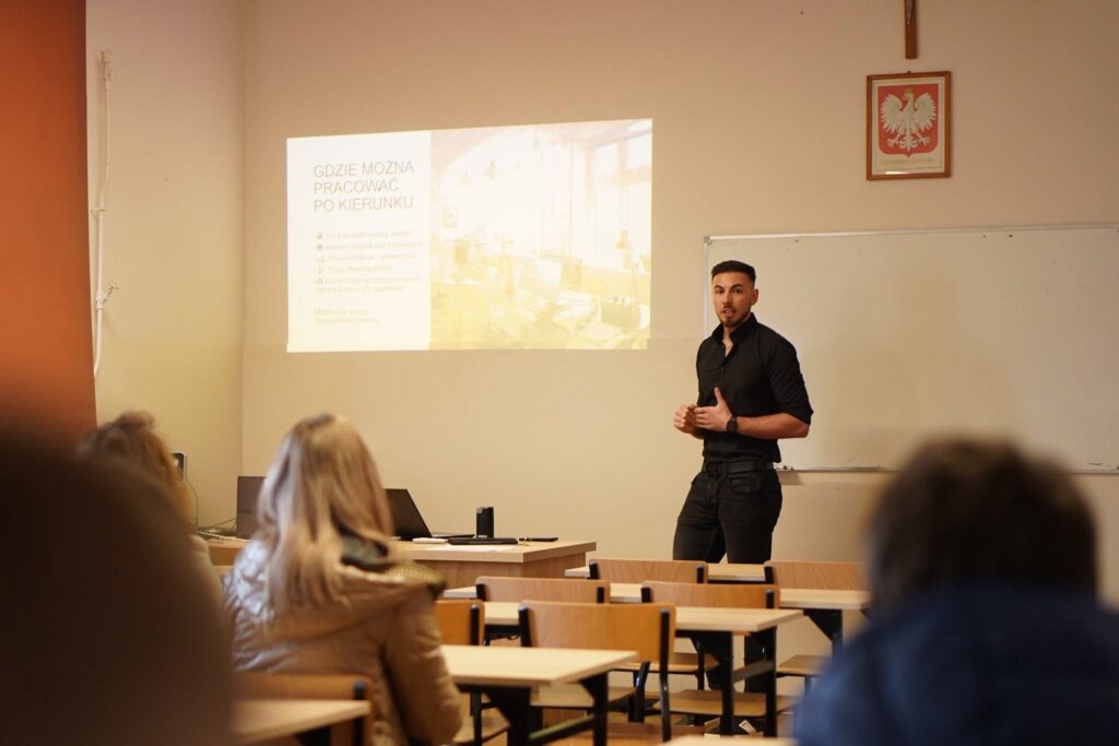 Inspirujące spotkania z przyszłością - Dzień Otwarty i Targi Edukacyjne 56