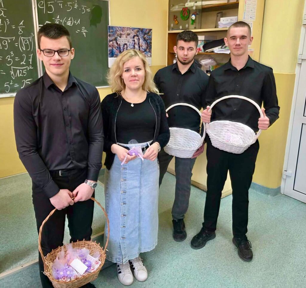 Dzień Kobiet w naszej szkole - miła niespodzianka od Samorządu Uczniowskiego. 16
