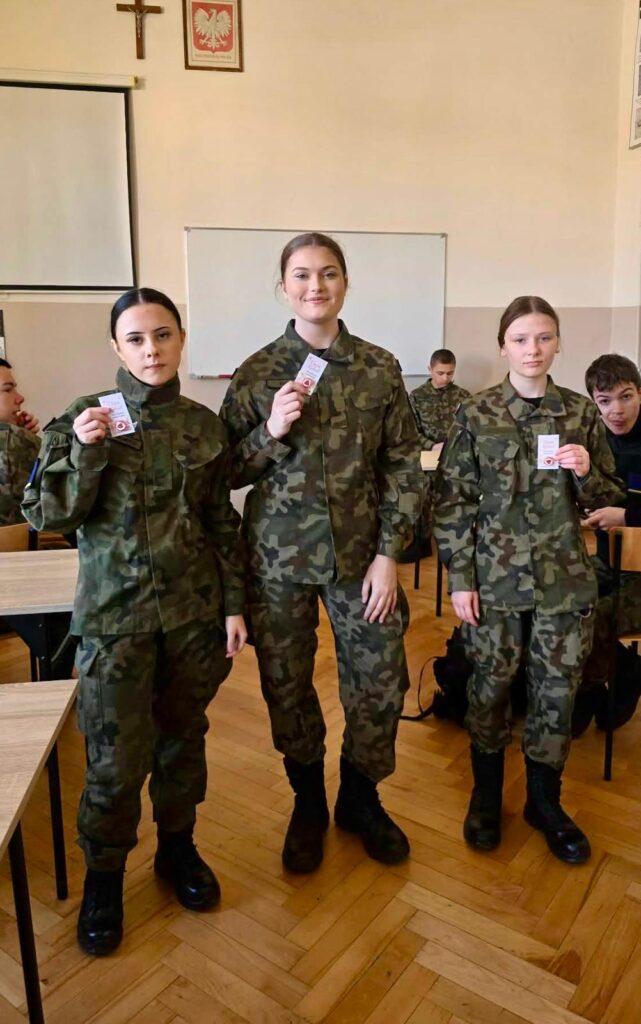 Dzień Kobiet w naszej szkole - miła niespodzianka od Samorządu Uczniowskiego. 15