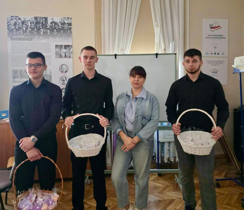 Dzień Kobiet w naszej szkole - miła niespodzianka od Samorządu Uczniowskiego. 12
