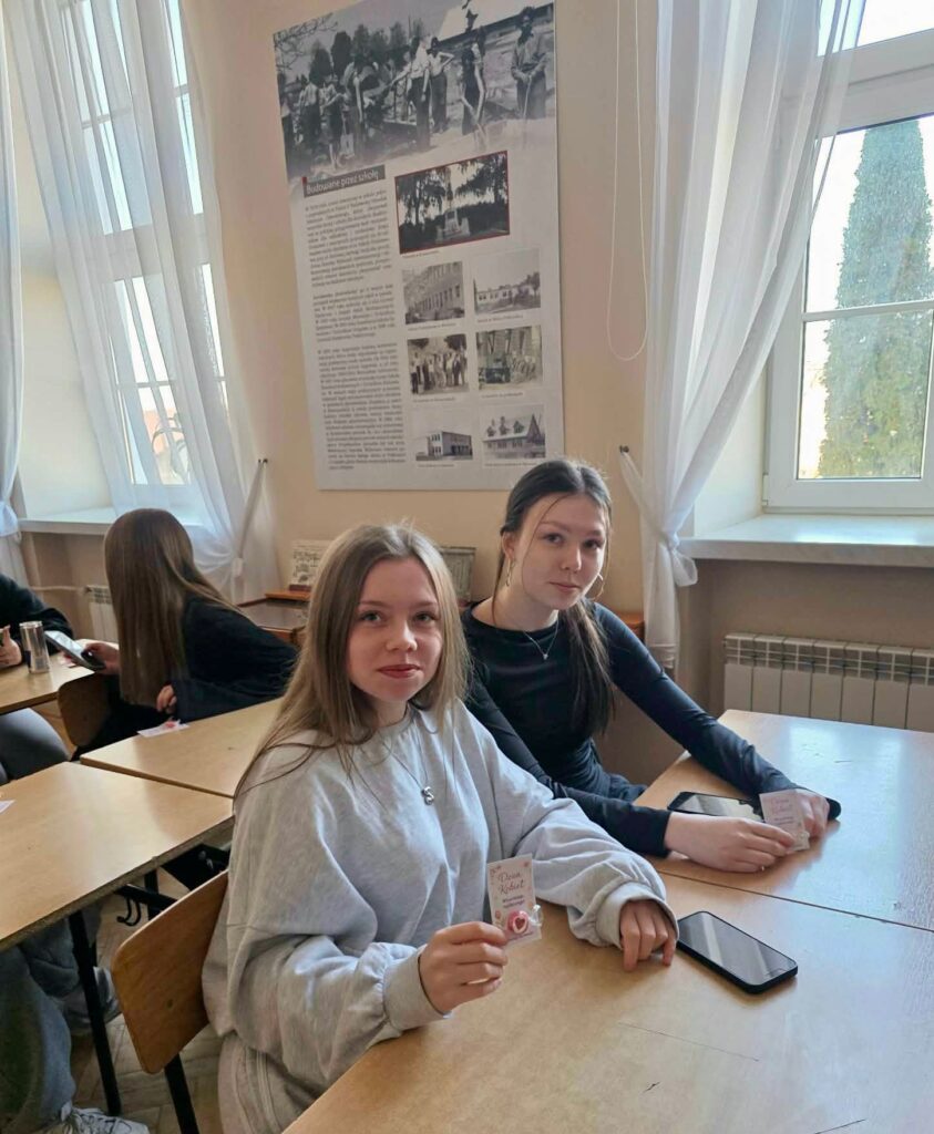 Dzień Kobiet w naszej szkole - miła niespodzianka od Samorządu Uczniowskiego. 2