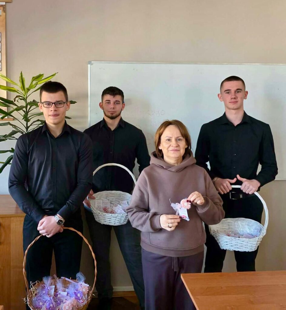Dzień Kobiet w naszej szkole - miła niespodzianka od Samorządu Uczniowskiego. 9