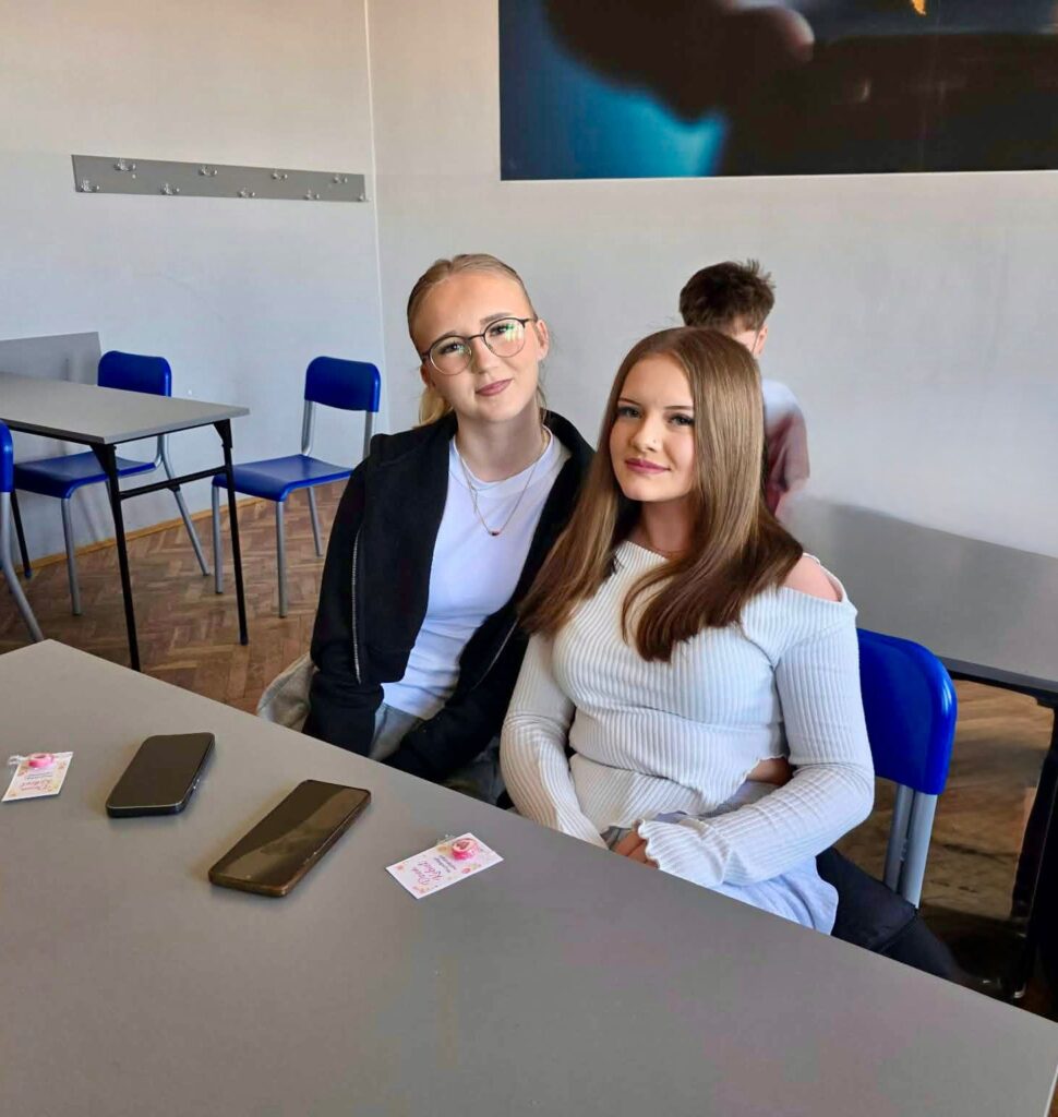Dzień Kobiet w naszej szkole - miła niespodzianka od Samorządu Uczniowskiego. 7