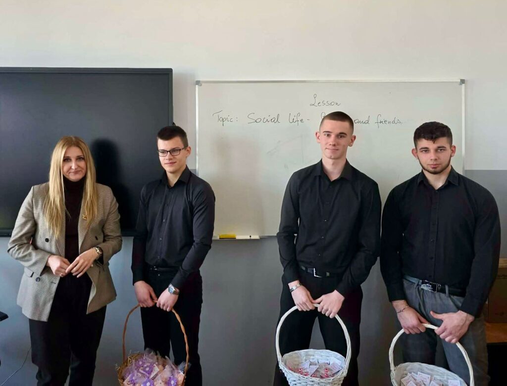 Dzień Kobiet w naszej szkole - miła niespodzianka od Samorządu Uczniowskiego. 4