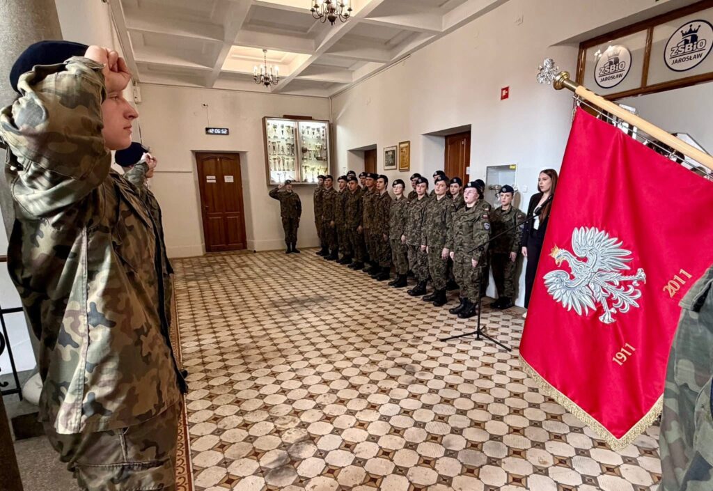 Uroczysty Apel Pamięci z okazji 86. rocznicy aresztowania uczniów naszej szkoły                           przez niemieckiego okupanta 2