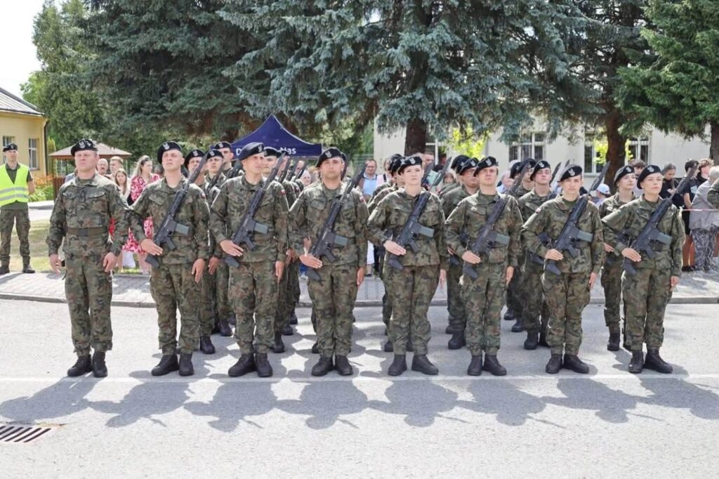 Absolwenci klasy mundurowej ZSBiO złożyli przysięgę wojskową 2
