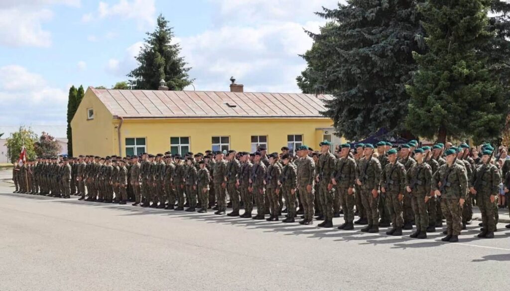 Absolwenci klasy mundurowej ZSBiO złożyli przysięgę wojskową 3