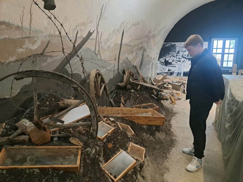 Integracja z historią w tle – pierwszoklasiści na fortach Twierdzy Przemyśl 5